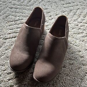 TOMS slip on shoe/boot in great and clean condition.